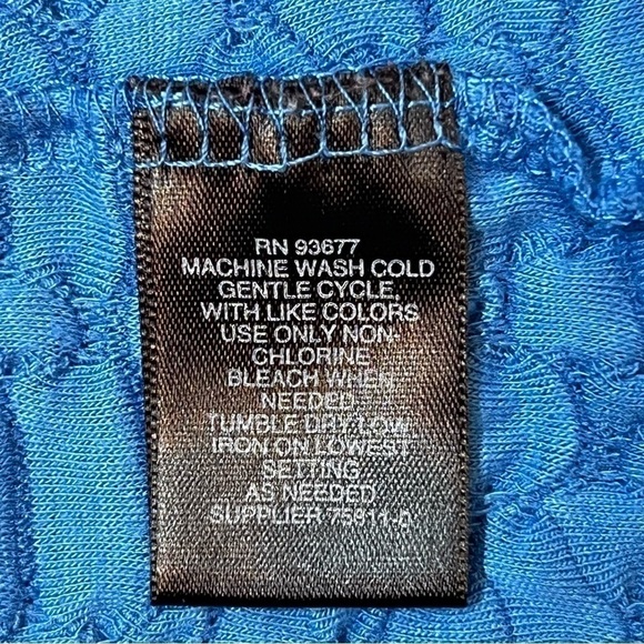 $5 ADD ON with $15+ Bundle Liz Claiborne Career Blue Knit Textured Top Sz XL EUC - Picture 8 of 9